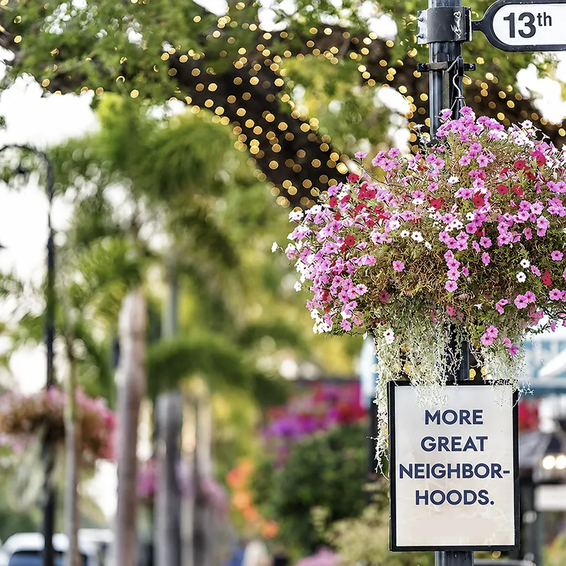 Street scene in downtown Naples, Florida